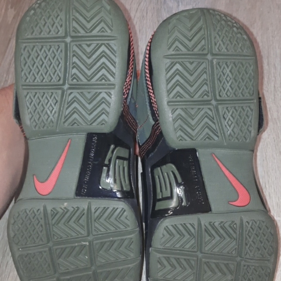 Nike LeBron Soldier 1 'Sole Collector/Sole-dier' - Picture 5 of 5
